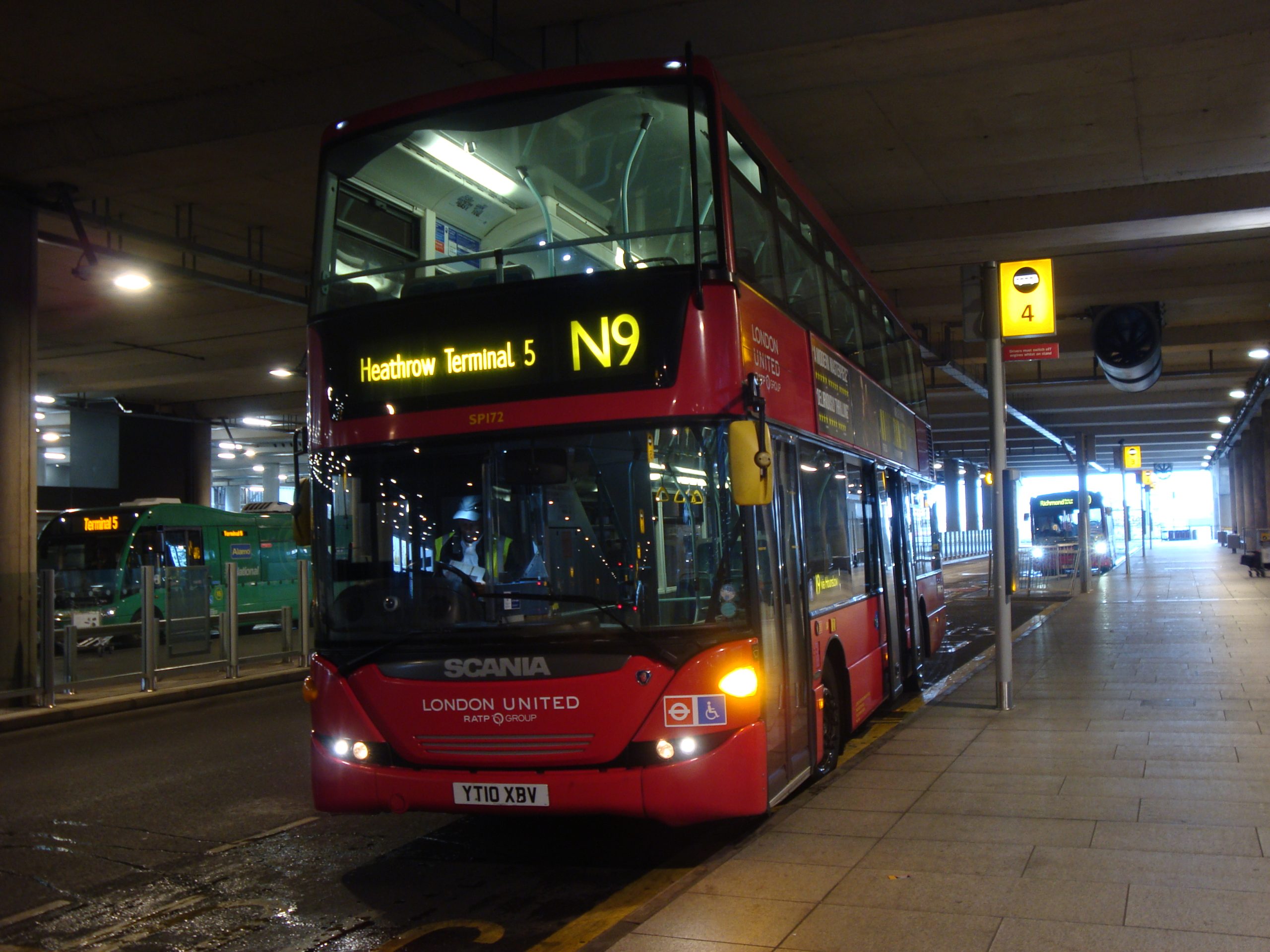 Автобус из аэропорта Хитроу