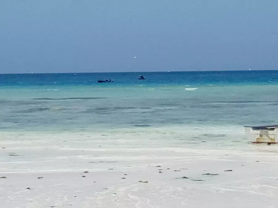 Белоснежный пляж Нунгви с бирюзовой водой, Занзибар